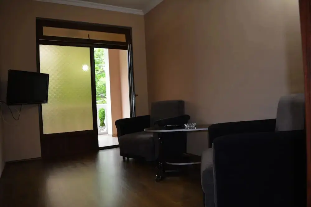 Кварели: Hotel "Shua Kalakshi"