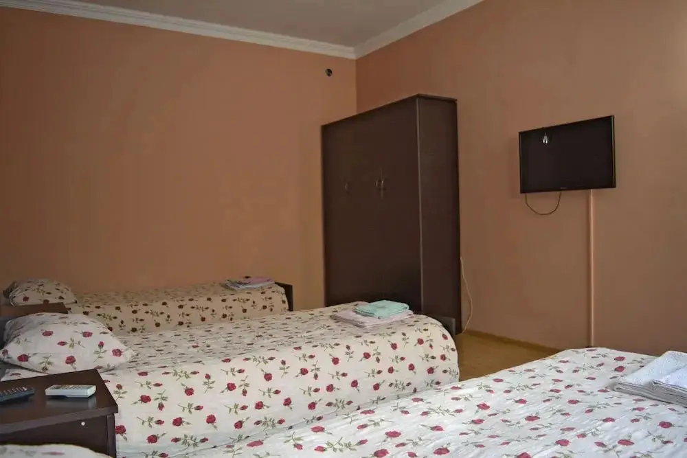 Кварели: Hotel "Shua Kalakshi"