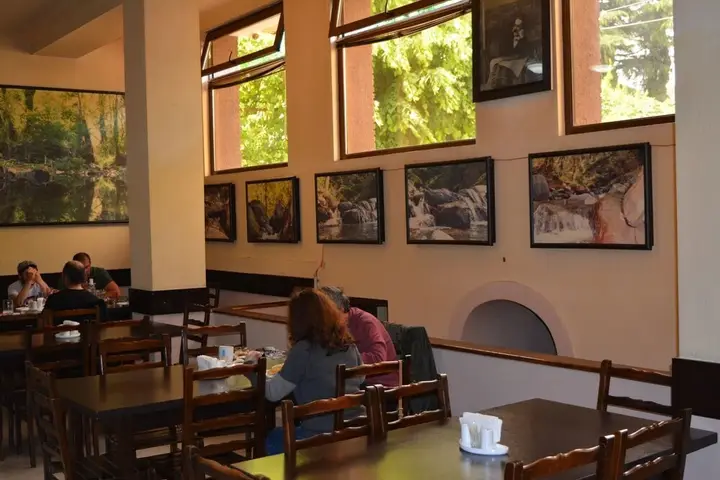Кварели: Hotel "Shua Kalakshi"