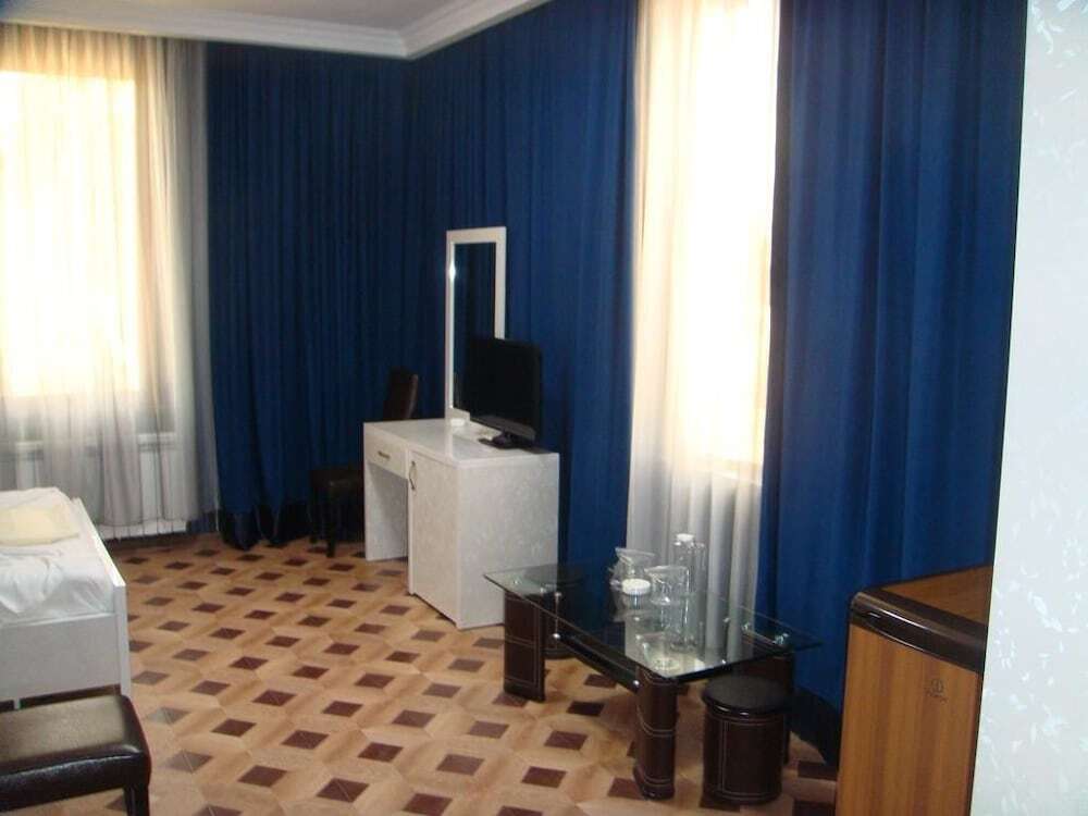 Тбилиси: Hotel Luxinn