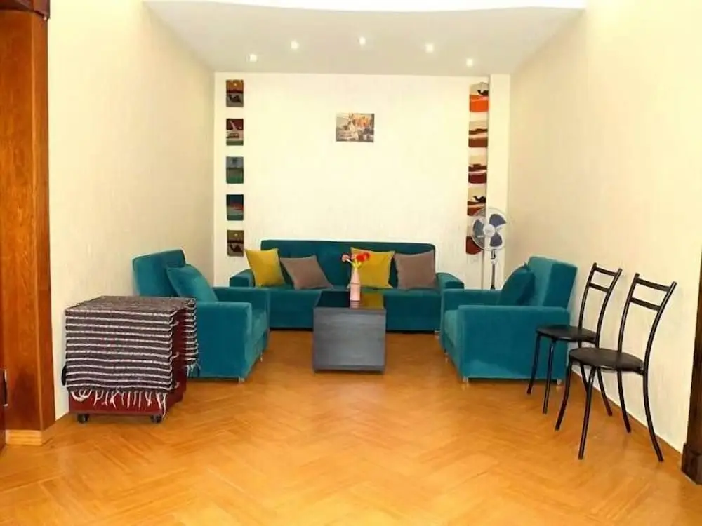 Тбилиси: Cleopatra Palace Hostel