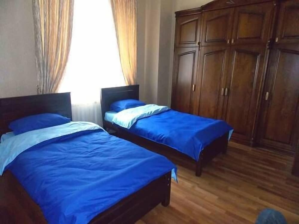 Тбилиси: Cleopatra Palace Hostel