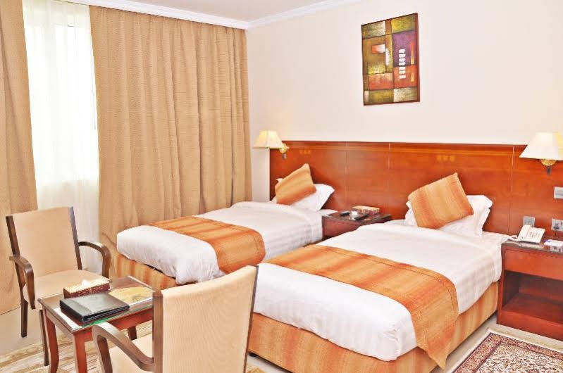 Дубай: Ramee Royal Hotel Apartments