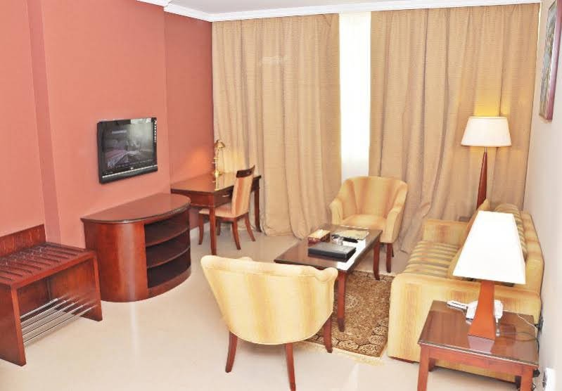 Дубай: Ramee Royal Hotel Apartments