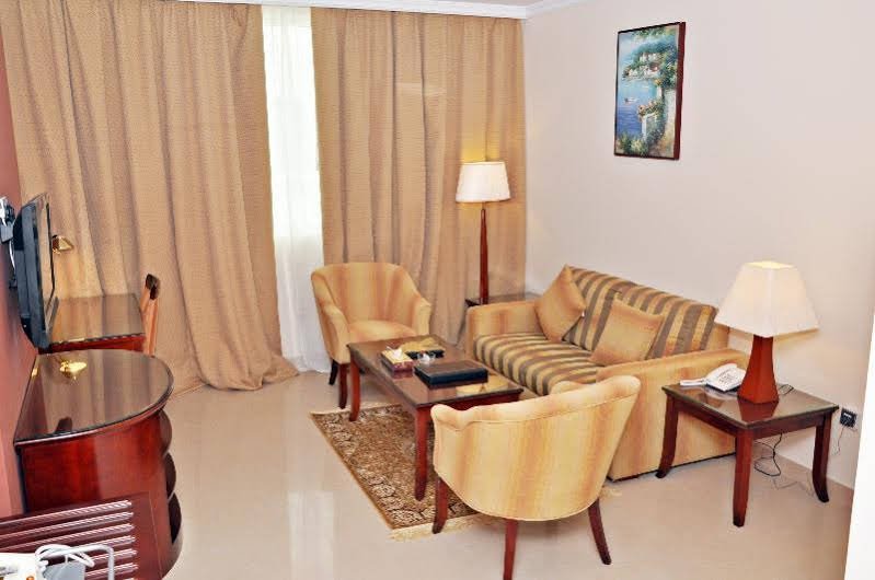 Дубай: Ramee Royal Hotel Apartments