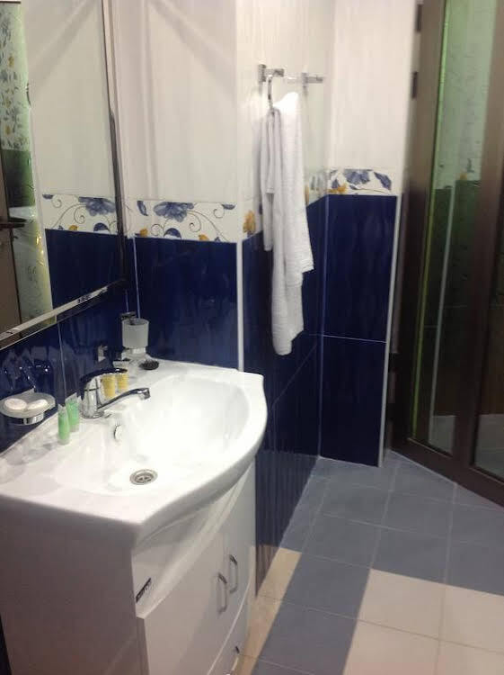 Агарак: ML Hotel