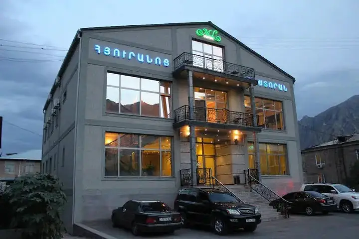 Агарак: ML Hotel