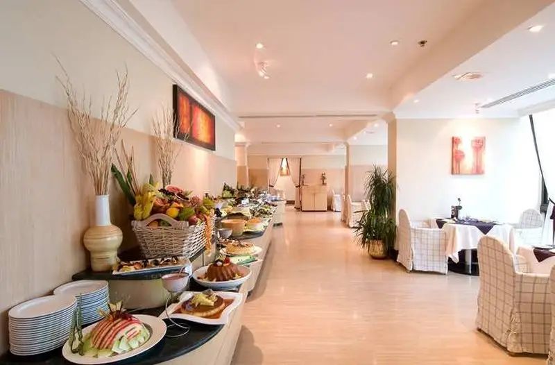 Абу-Даби: Hilton Corniche Hotel Apartments