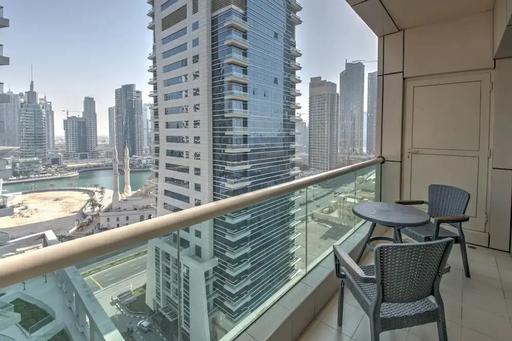 Дубай: Royal Oceanic - Studio Apartment - MSG 8724