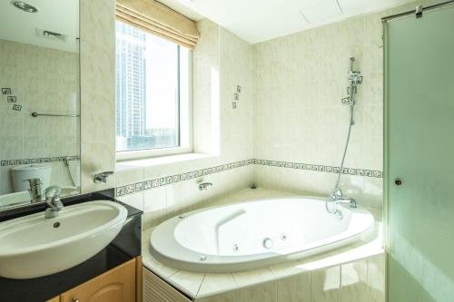Дубай: Frank Porter - Marina Terrace - Dubai Marina