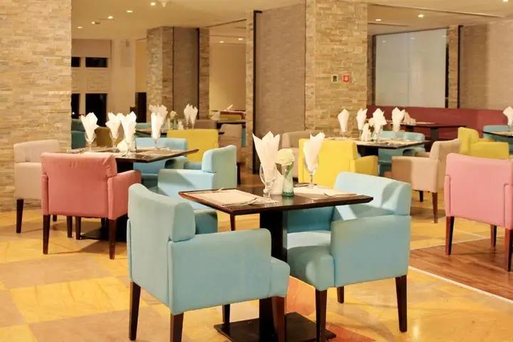 Дубай: The Leela Hotel