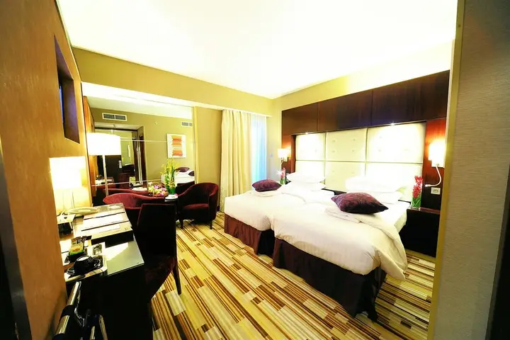 Дубай: Paragon Hotel (Formerly Al Hamra Hotel)