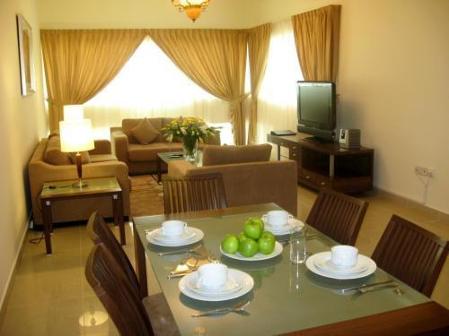 Дубай: MiNC Apartments Tecom