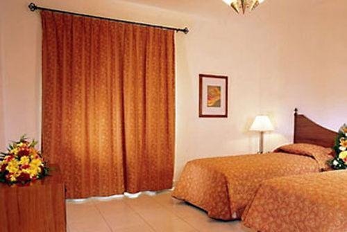 Дубай: Le Meridien Baniyas Square
