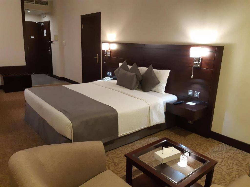 Дубай: Lotus Grand Hotel Dubai