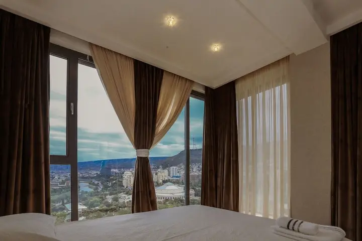 Тбилиси: Апартаменты Hosthub - 2BR Super view