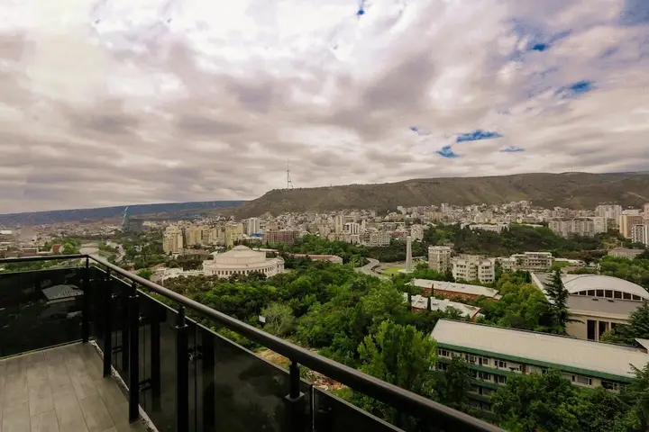 Тбилиси: Апартаменты Hosthub - 2BR Super view