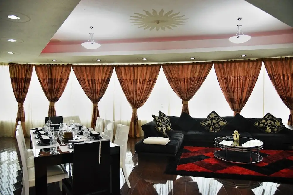 Дубай: Luxury 4BR Apartment in Horizon Towers