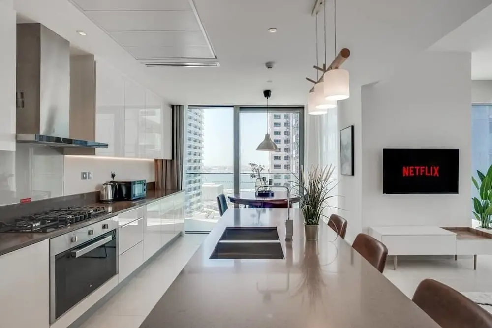 Дубай: Newly Furnished Apartment in Marina Gate 2