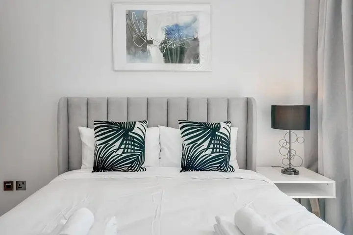 Дубай: Newly Furnished Apartment in Marina Gate 2