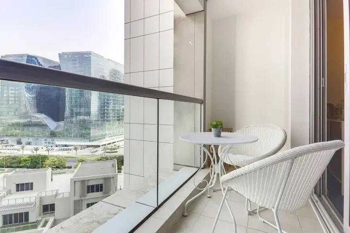 Дубай: Exquisite Apt Overlooking the Opus by Zaha Hadid