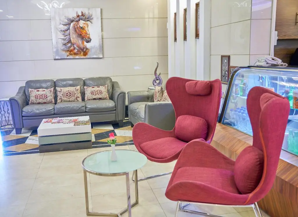 Дубай: Сlick Square Hotel