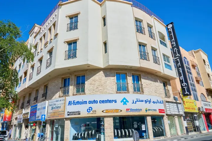 Дубай: Сlick Square Hotel