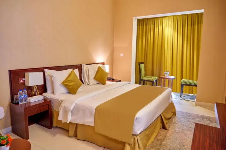 Дубай: Сlick Square Hotel