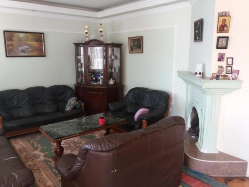Чакви: Guest House Roxi