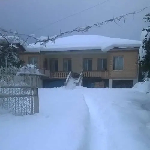 Чакви: Guest House Roxi