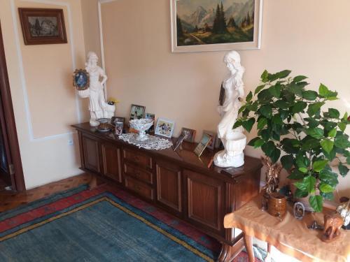 Чакви: Guest House Roxi