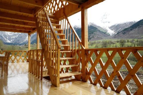 Местиа: Hotel Qortvebish Svaneti