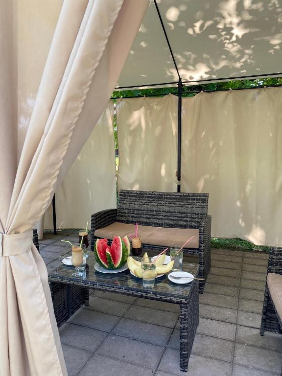 Тушуреби: Guest House Iaraji