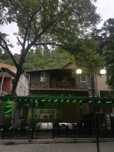 Боржоми: Emi House