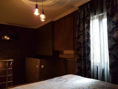 Боржоми: Emi House