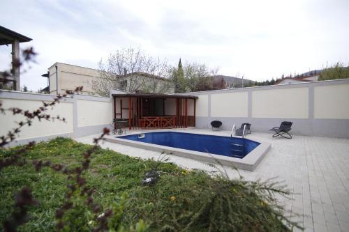 Тбилиси: Tbilisi Tskneti Guesthouse With Pool