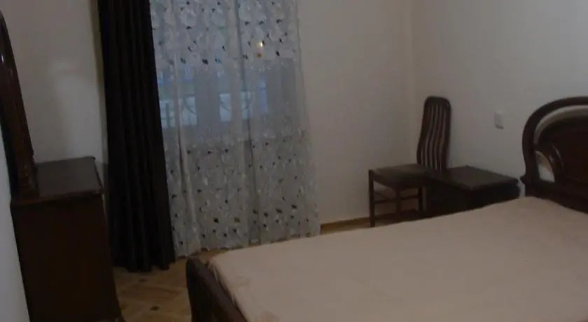 Гори: Lucky House
