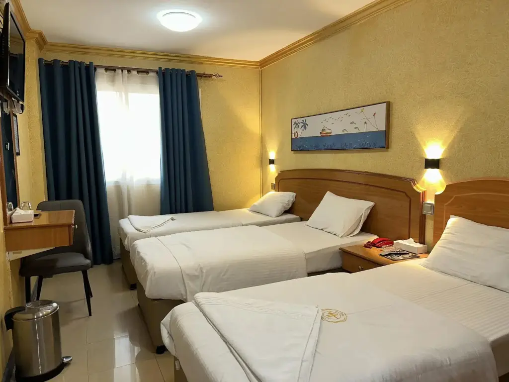 Дубай: Maaeen Hotel