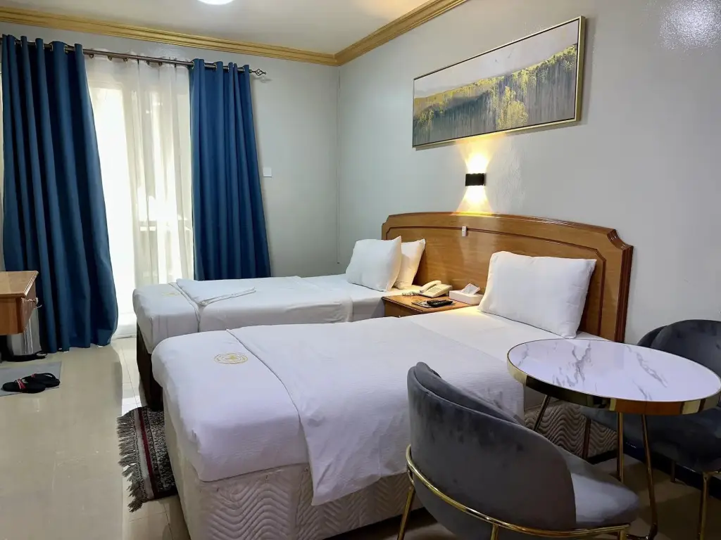Дубай: Maaeen Hotel