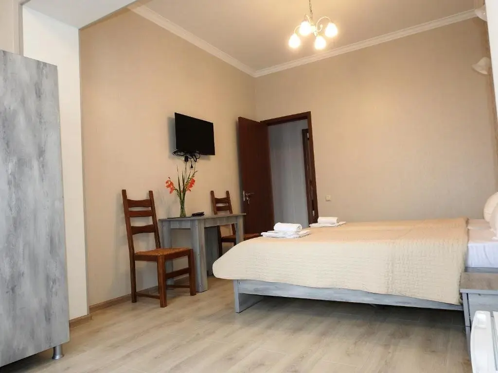 Зугдиди: White Hotel