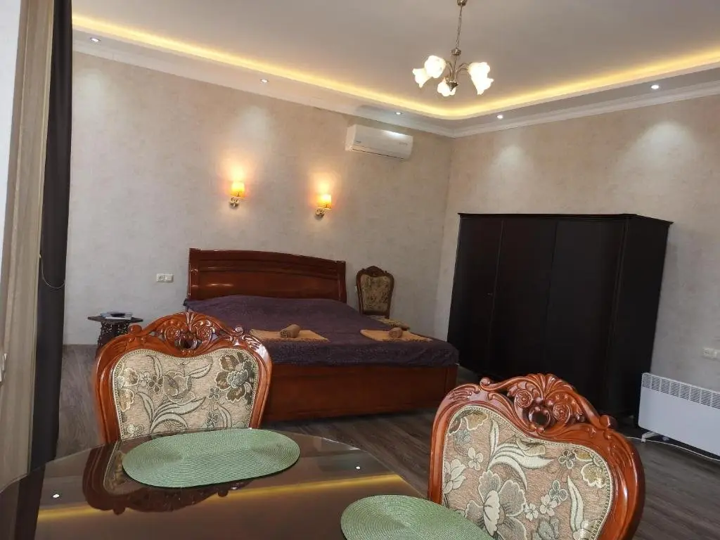 Зугдиди: White Hotel