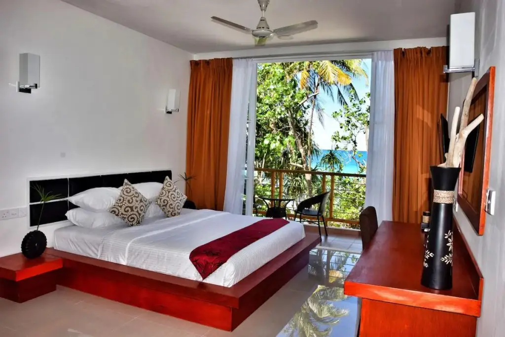 Дигура: Athiri Beach Maldives