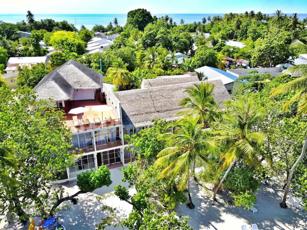 Дигура: Athiri Beach Maldives