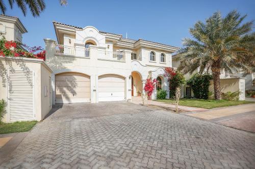 Дубай: Kennedy Towers - Frond P Garden Home
