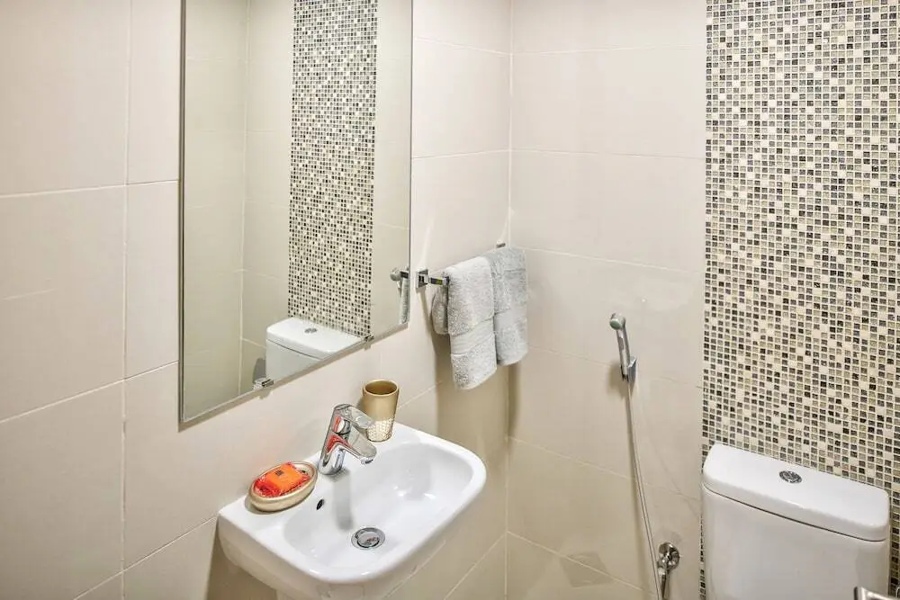 Luxury Staycation - Continental Tower — фото 1