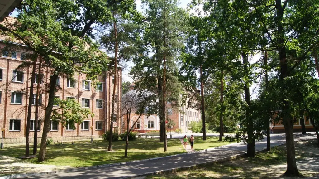 Новая Гута: Zolotye Peski Sanatorium