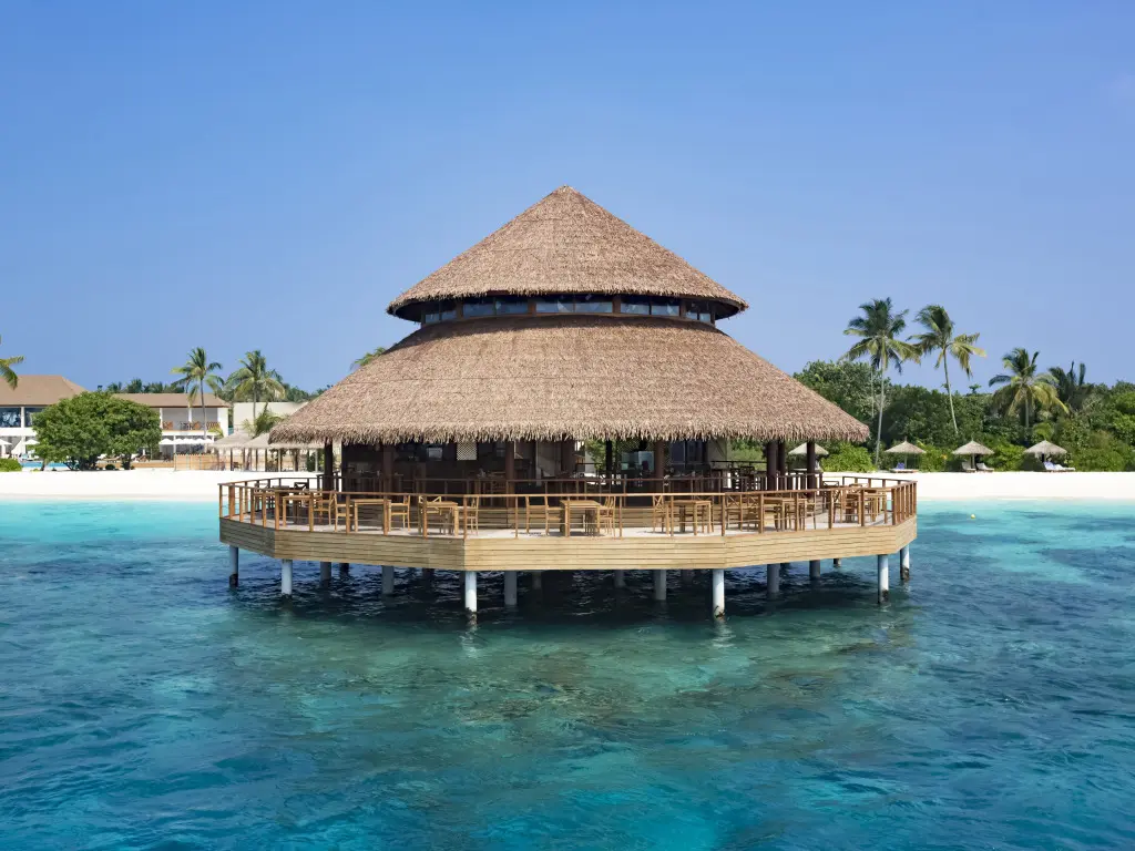 Миду (Атолл Раа): Отель Reethi Faru Resort