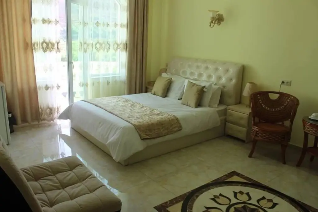Тбилиси: Hotel White Palace
