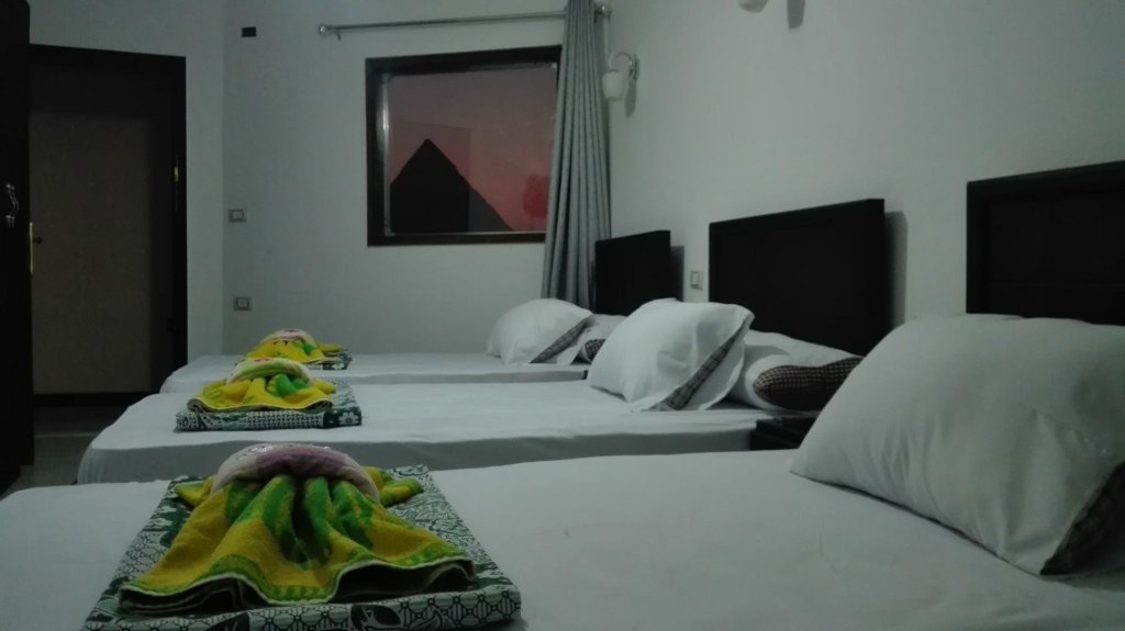 Гиза: Horus Guest House Pyramids View