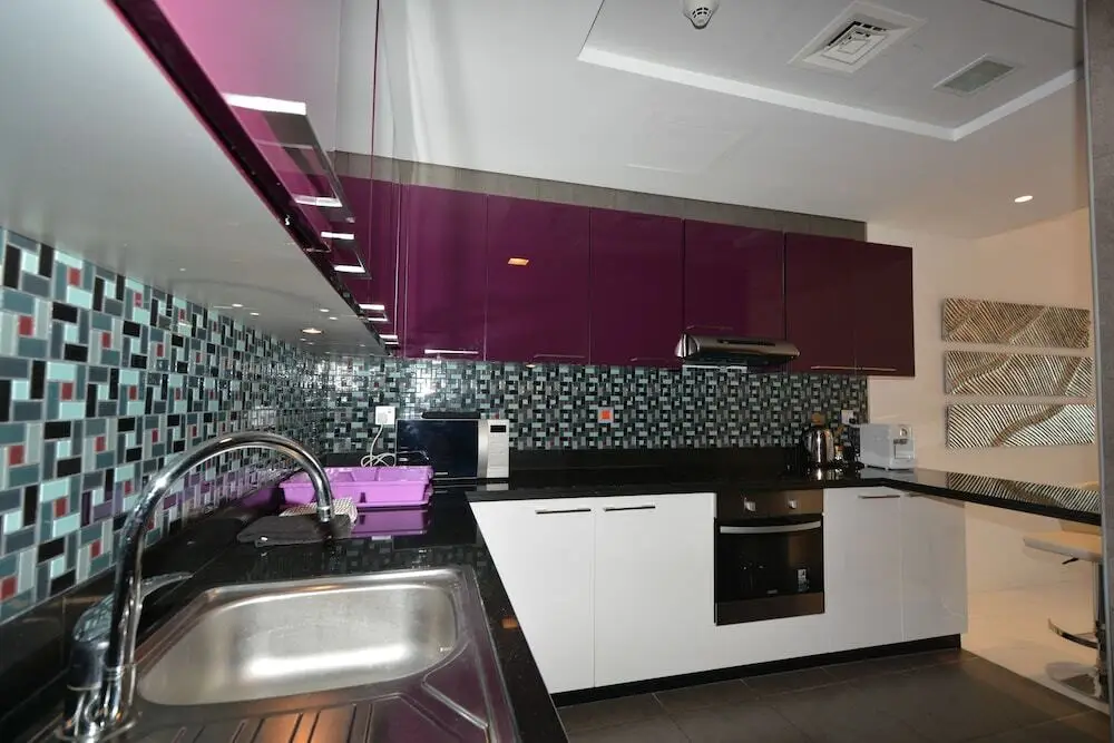 Дубай: Cayan Tower by Deluxe Holiday Homes